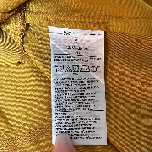 BANANA REPUBLIC sleeveless blouse, yellow, size small. - Picture 4 of 4